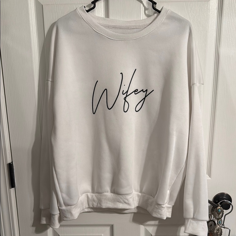 White 'Wifey' Women's Sweater